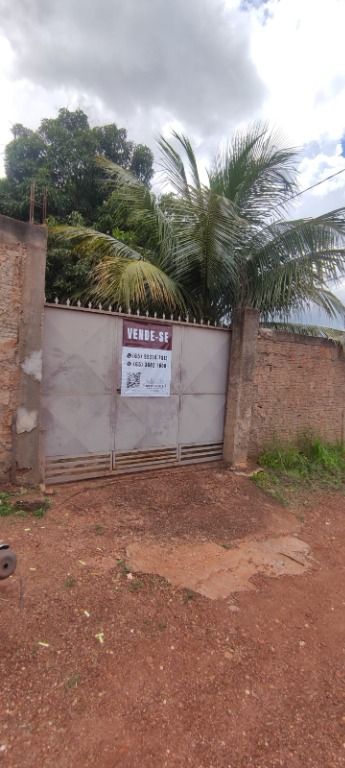 Bela casa com 2 quartos.