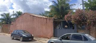 Ótima casa com 2 quartos e um terreno amplo !!!