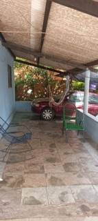 Ótima casa com 2 quartos e um terreno amplo !!!