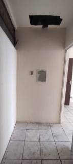 Ótima sala comercial com banheiro social.