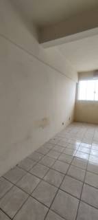 Ótima sala comercial com banheiro social.
