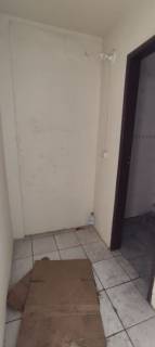 Ótima sala comercial com banheiro social.