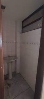 Ótima sala comercial com banheiro social.