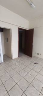 Ótima sala comercial com banheiro social.