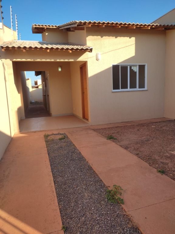 Ótima casa com 2 quartos.