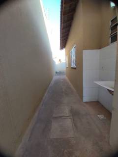 Ótima casa com 2 quartos.
