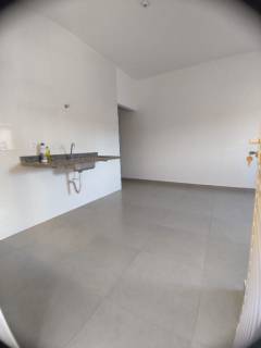 Ótima casa com 2 quartos.
