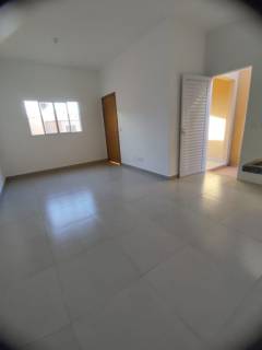 Ótima casa com 2 quartos.