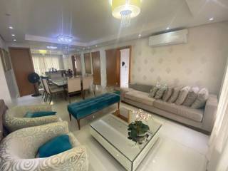 Belo apartamento com 3 suítes.