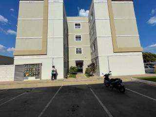 Belo apartamento com 2 quartos.