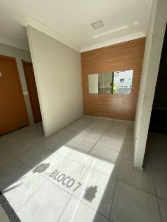 Belo apartamento com 2 quartos.