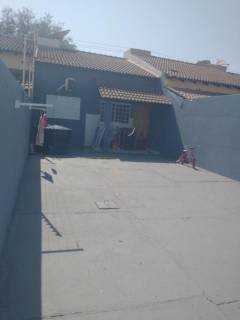 Ótima casa com 2 quartps.