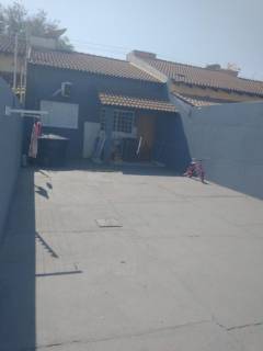 Ótima casa com 2 quartps.