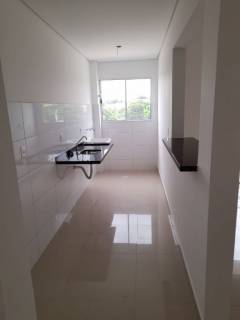 Ótimo apartamento com 2 quartos.