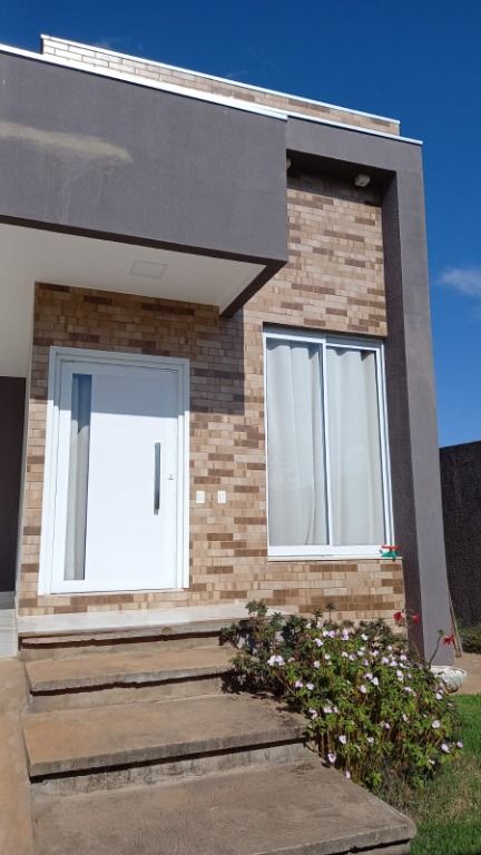 Bela casa com 3 suítes.