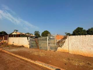 Terreno de esquina a uma quadra da Avenida dos Imigrantes