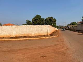 Terreno de esquina a uma quadra da Avenida dos Imigrantes