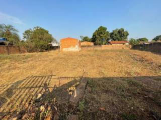 Terreno de esquina a uma quadra da Avenida dos Imigrantes