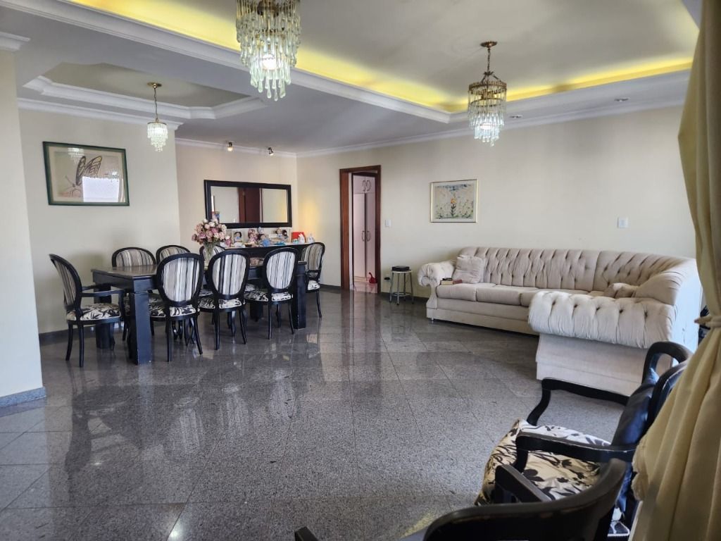 Belo apartamento com 3 suítes.