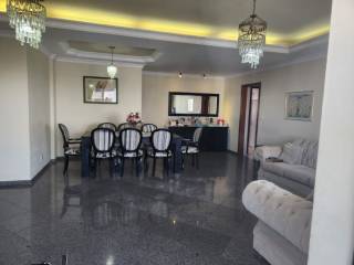 Belo apartamento com 3 suítes.