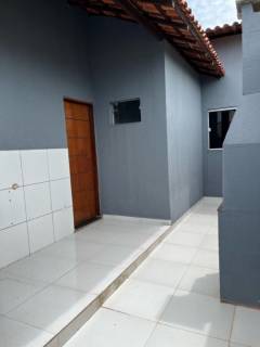 Linda casa com 2 quartos.