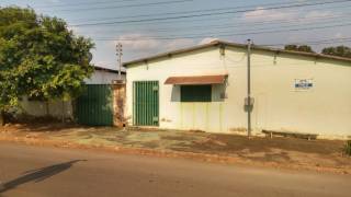 Ótima área com duas c asas, seis kitnet e uma área comercial.