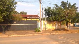 Ótima área com duas c asas, seis kitnet e uma área comercial.