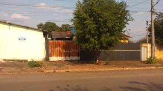 Ótima área com duas c asas, seis kitnet e uma área comercial.