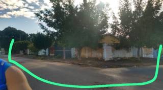 Ótima área com duas c asas, seis kitnet e uma área comercial.