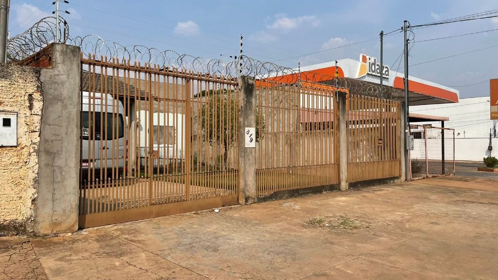 Ótima casa com duas suítes.