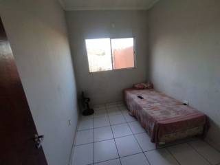 Ótima casa com 2 quartos.