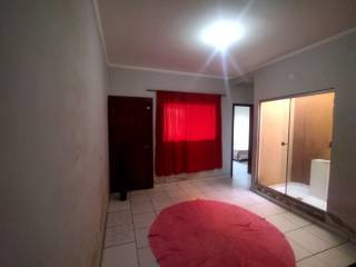 Ótima casa com 2 quartos.