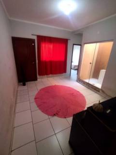 Ótima casa com 2 quartos.