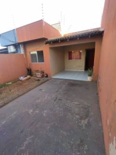 Ótima casa com 2 quartos.
