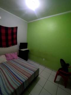 Ótima casa com 2 quartos.