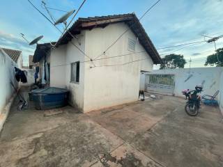 Ótima casa com 2 quartos.