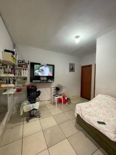 Ótima casa com 2 quartos.