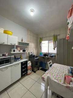 Ótima casa com 2 quartos.