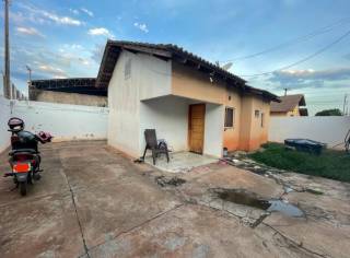 Ótima casa com 2 quartos.