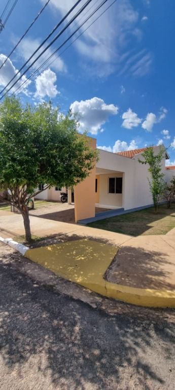 Bela casa em condomínio com 3 quartos.