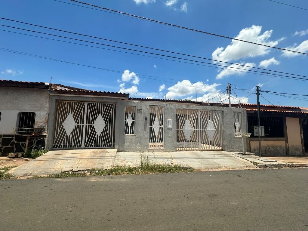 Ótima casa com 2 quartos.