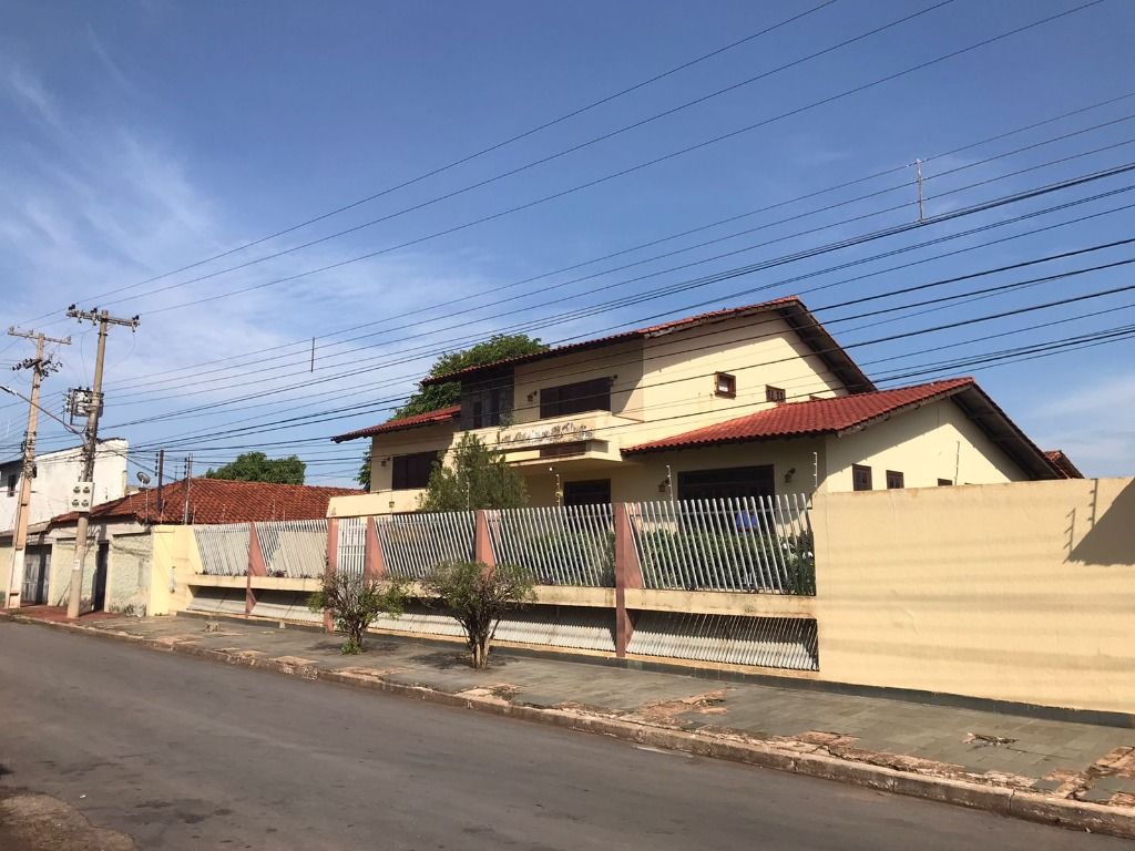 Belo sobrado com 4 quartos.