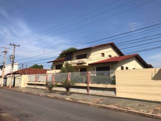 Belo sobrado com 4 quartos.