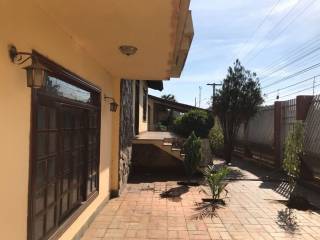 Belo sobrado com 4 quartos.