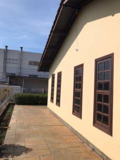 Belo sobrado com 4 quartos.