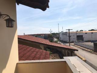 Belo sobrado com 4 quartos.