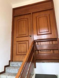 Belo sobrado com 4 quartos.