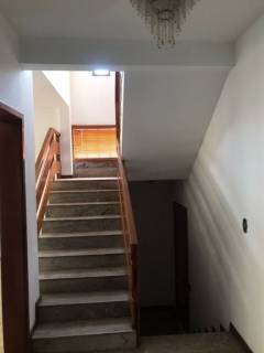 Belo sobrado com 4 quartos.