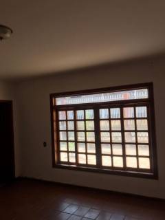 Belo sobrado com 4 quartos.