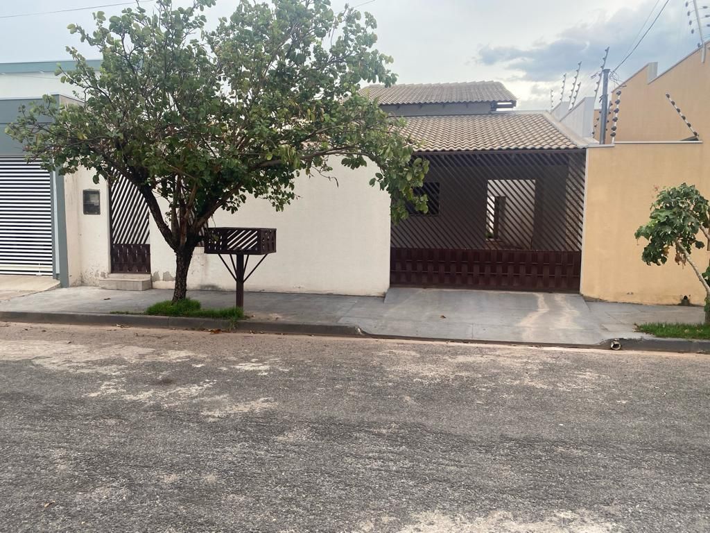 Bela casa com 3 quartos.